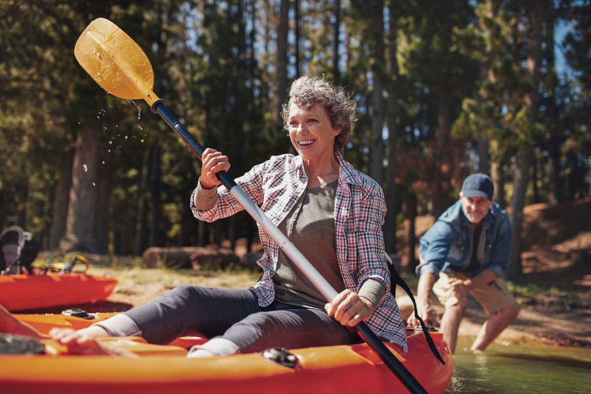 Senior couple at a lake rowing